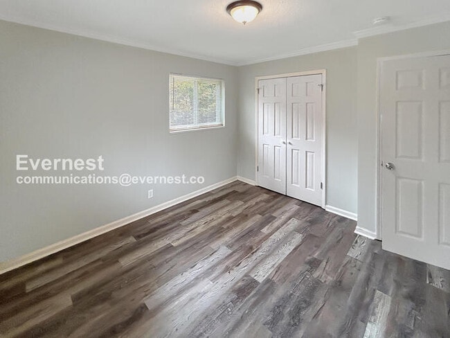 Building Photo - 2913 Debra Dr