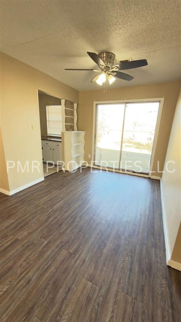 Building Photo - 3 Bedroom/1.5 Bath-House