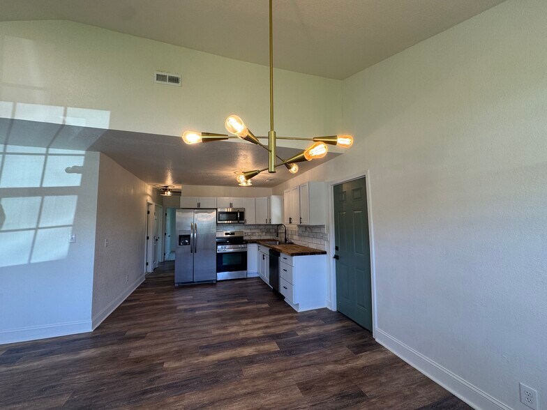 Building Photo - 1712 Vada Cir