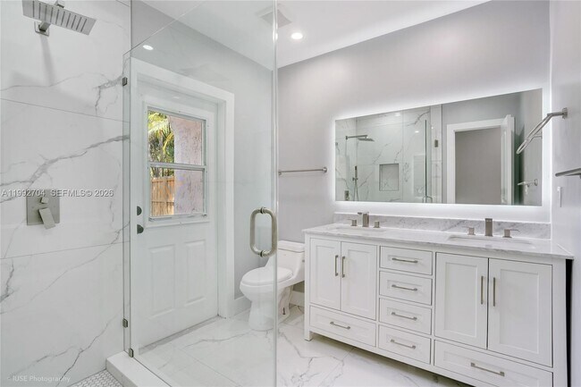 Building Photo - 907 SW 15th Terrace