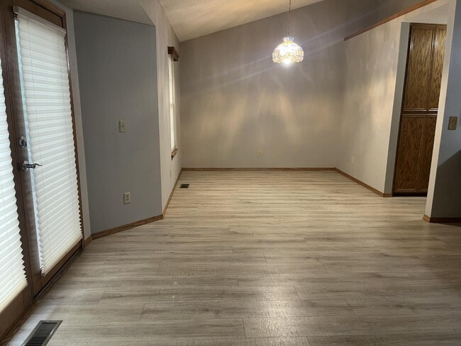 Building Photo - 1106 S Longford St