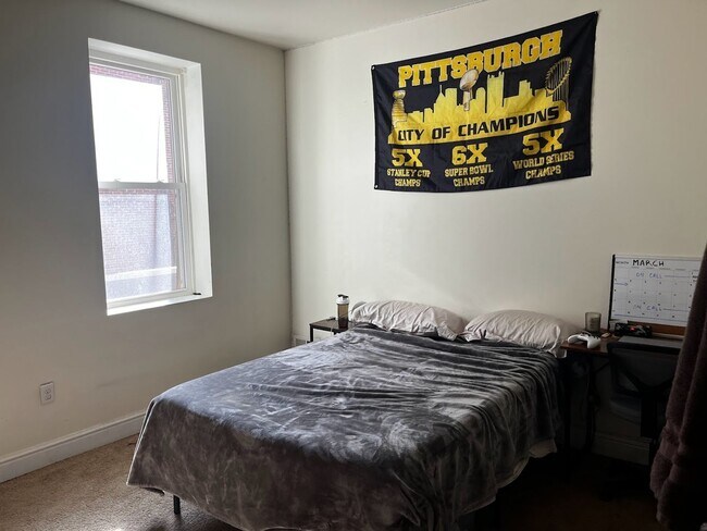 Building Photo - 2128 E Carson St