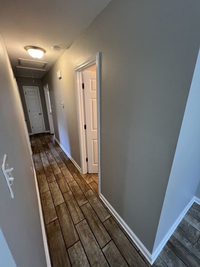Building Photo - Charming 4-Bedroom Home with Large Backyar...