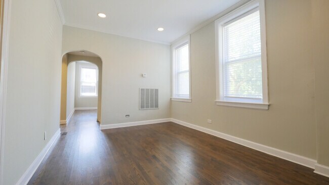 Building Photo - 2259 W Hirsch St