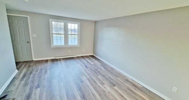 Building Photo - 400-404 Moul Avenue