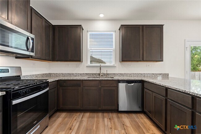 Building Photo - 5012 Arrow Vis