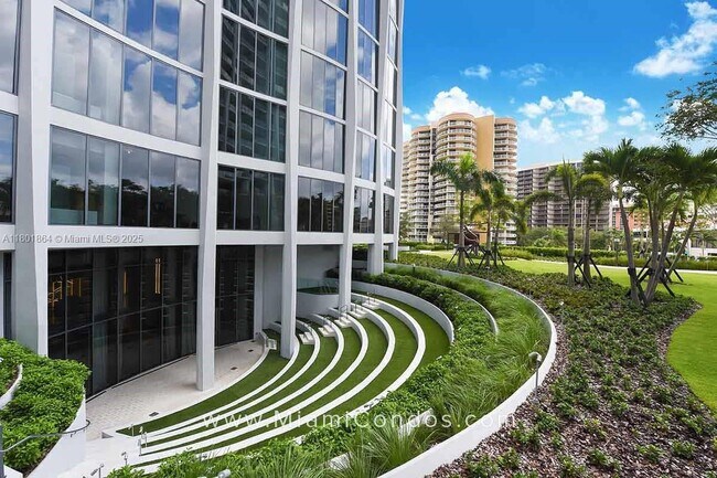 Building Photo - 2831 S Bayshore Dr