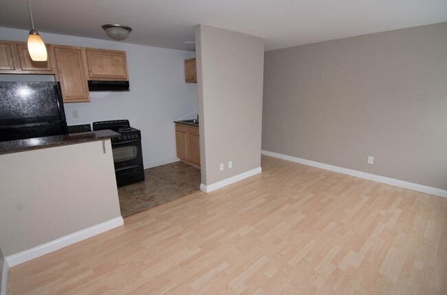 Building Photo - 2101 3rd Ave