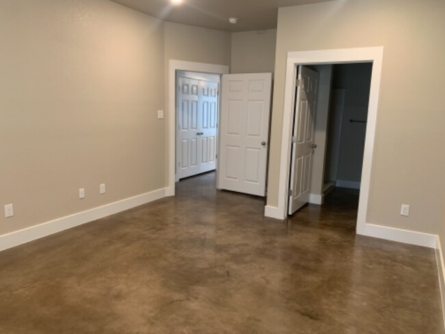 Building Photo - 3224 Belmont Dr