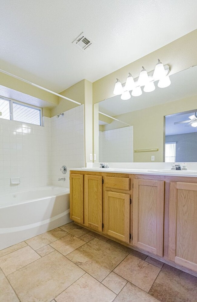 Building Photo - 1 Story home located in Silverado Ranch