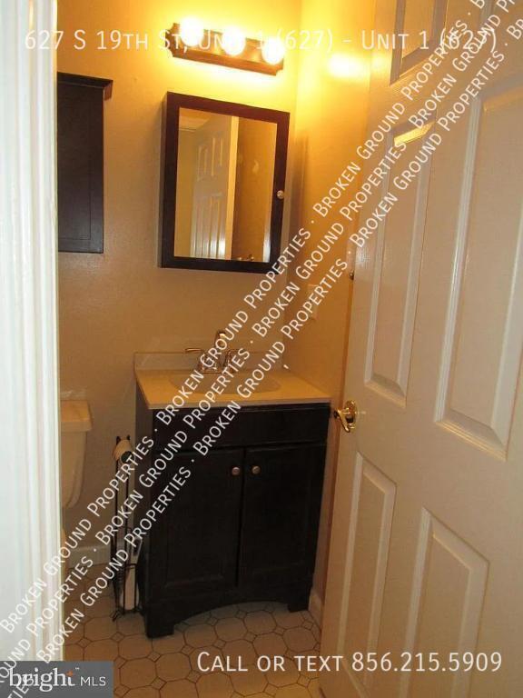 Building Photo - 627 S 19th St