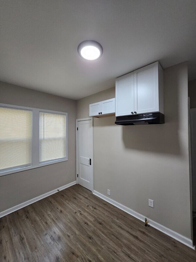 Building Photo - Fully Renovated 3-Bedroom Home – Move-In R...