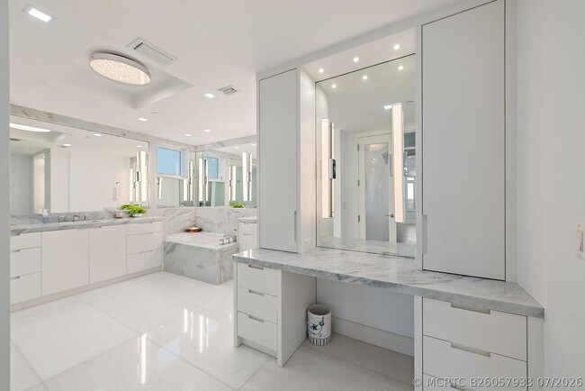 Building Photo - 2070 N Ocean Blvd