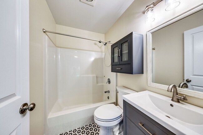 Building Photo - Beautiful Downtown Home