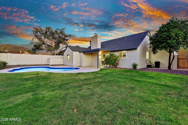 Building Photo - 1362 E Wickieup Ln