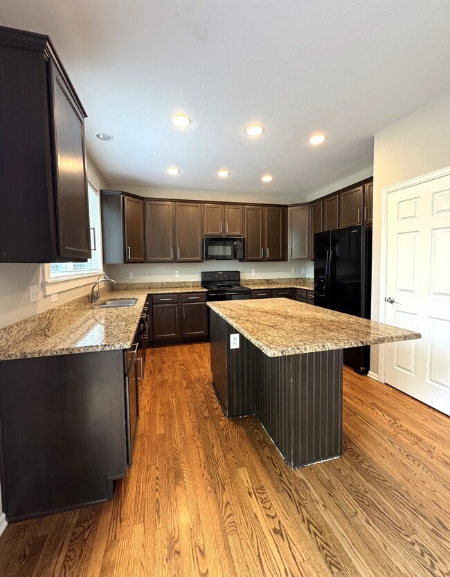 Building Photo - 2390 Broadleaf Loop