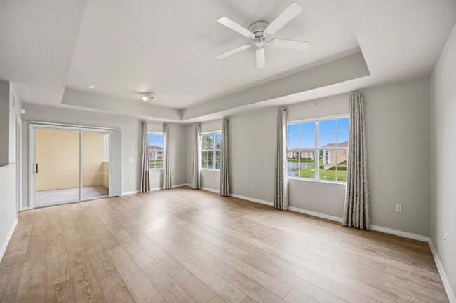 Building Photo - 2/2 condo with beautiful water views available now for an annual lease