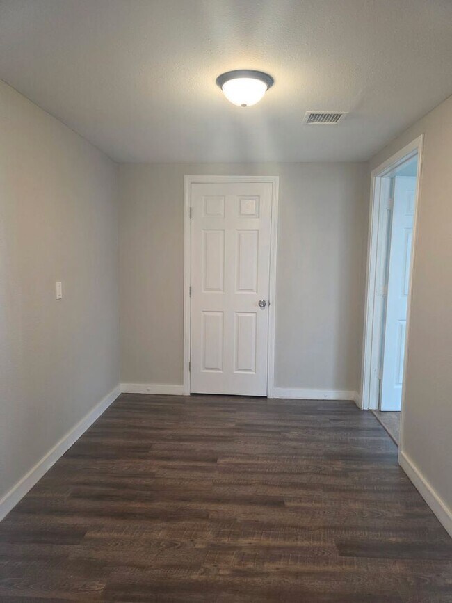 Building Photo - Step into this updated 4-bedroom, 2-bath home ideally situated in the heart of Sand Springs.