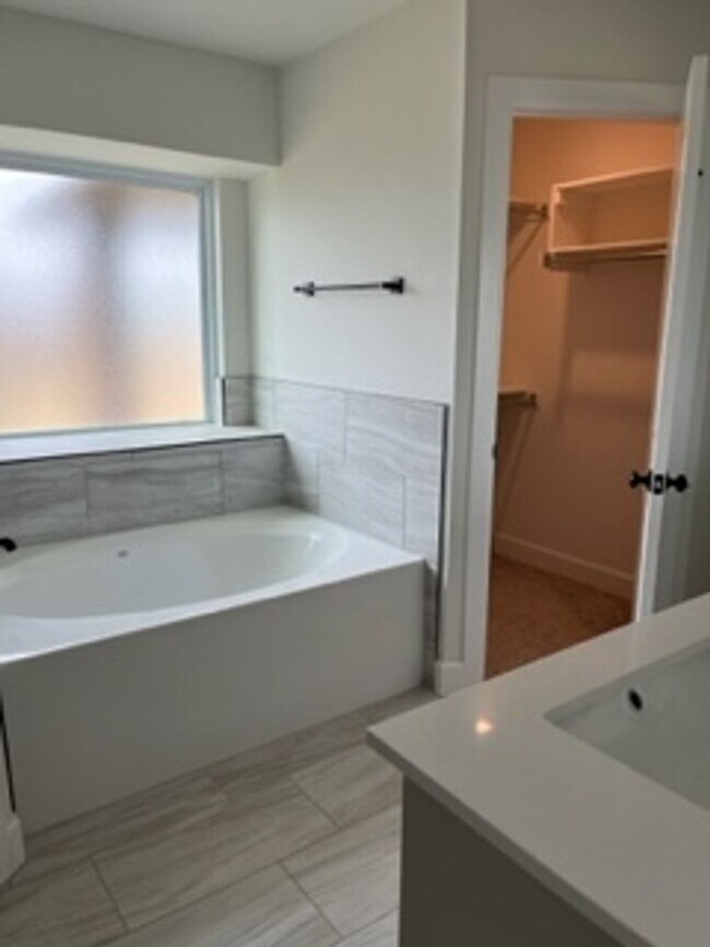 Building Photo - FIRST MONTH FREE - Beautiful New Home!
