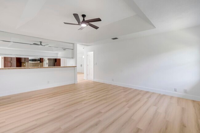 Building Photo - 10129 Canoe Brook Cir