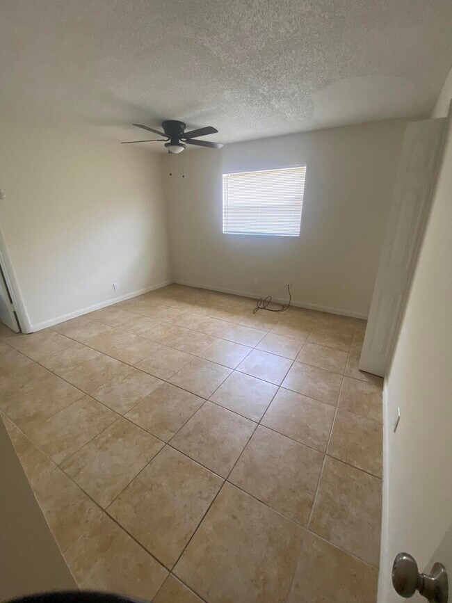 Building Photo - 7931 SW 10th St