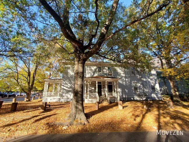 Building Photo - 604 N Blount St