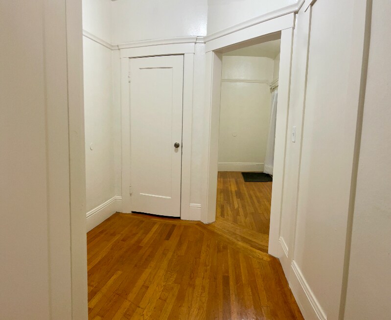 Building Photo - 564 53rd St