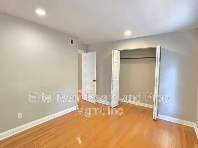 Building Photo - 3722 Park Rd