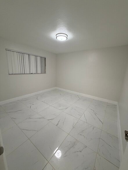 Building Photo - 815 SW 5th Ct