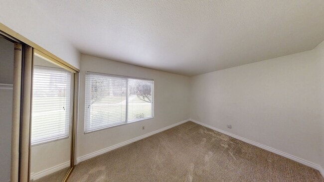 Building Photo - Charming 3 Bed Condo In Redlands