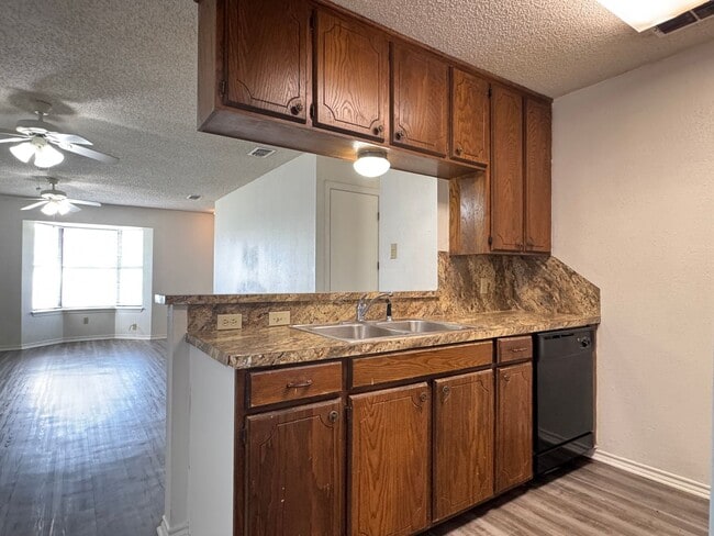 Building Photo - 3242 Stoneridge Dr