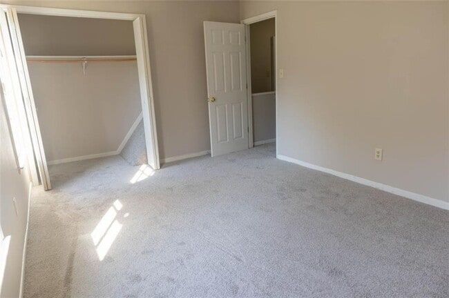 Building Photo - 721 Redland Dr
