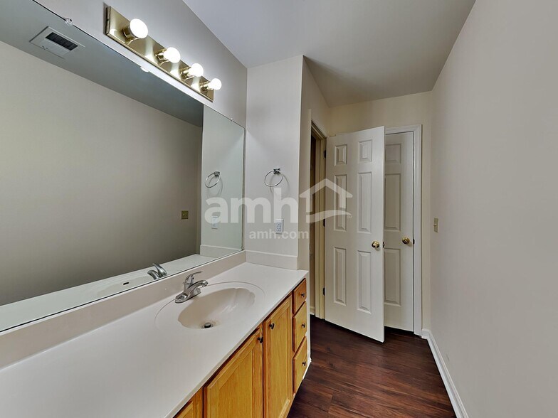 Building Photo - 6337 Willow Oak Dr