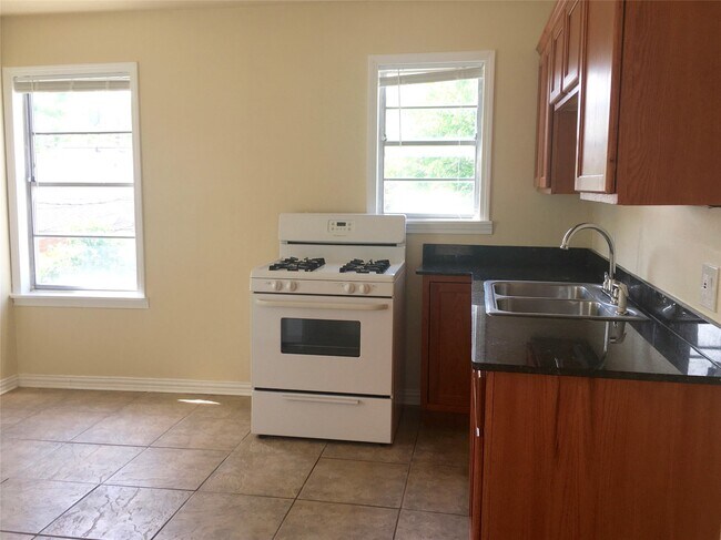 Building Photo - 3422 Rosedale St