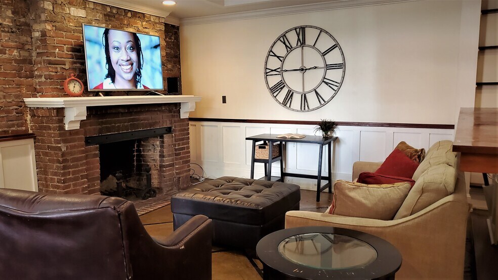 fire place in living area - 101 W Oglethorpe Ave