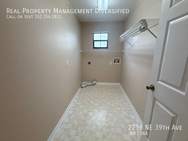 Building Photo - 2216 NE 39th Ave