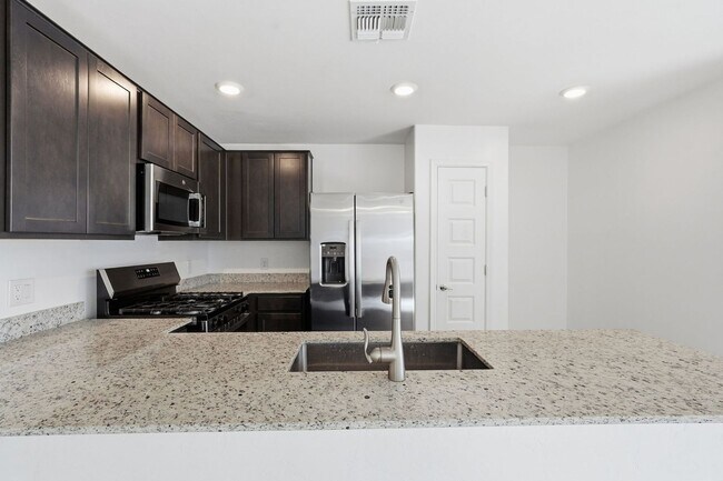 Building Photo - Modern Comfort Meets Desert Serenity – 4 Bed Rocking K Rental Home Available Now!