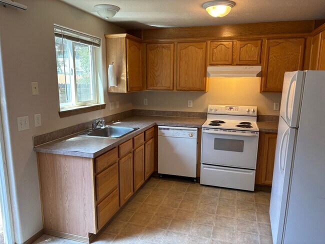 Building Photo - 1372 NE Whisper Ridge Dr