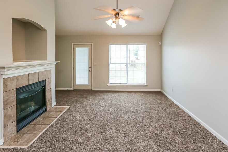 Building Photo - 4832 Ashcroft Dr