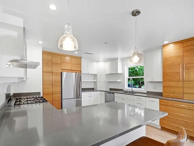 Building Photo - 9554 Los Guilicos Ave