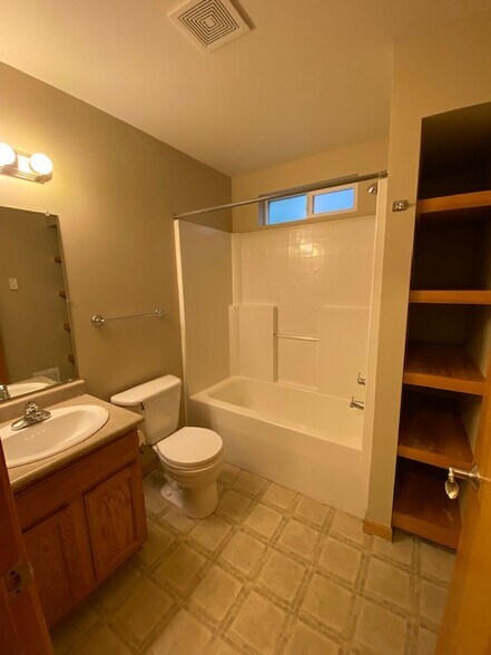Downstairs bath - 1623 Lincoln St