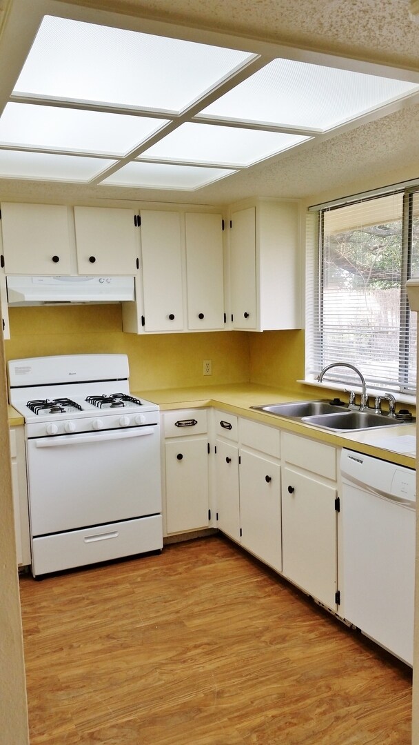 Building Photo - 3 Bedroom 2 Bathroom Georgetown Home