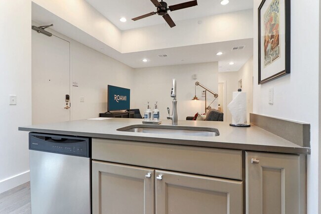 Building Photo - 127 Carondelet St