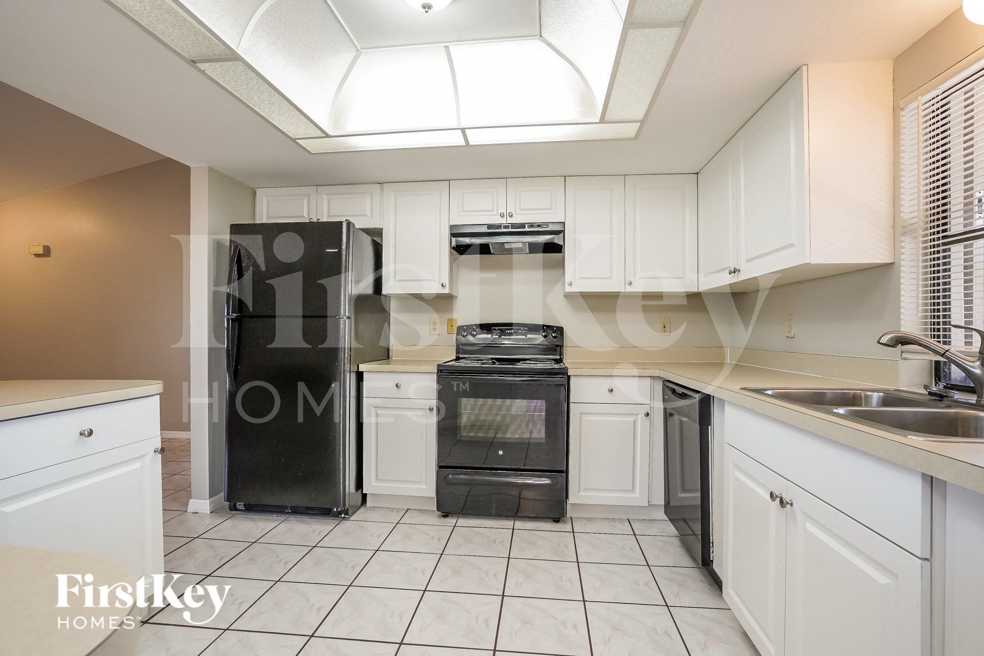 Building Photo - 3325 SW 6th Ave