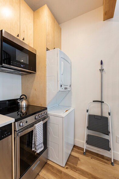 Building Photo - 96 S 100 E