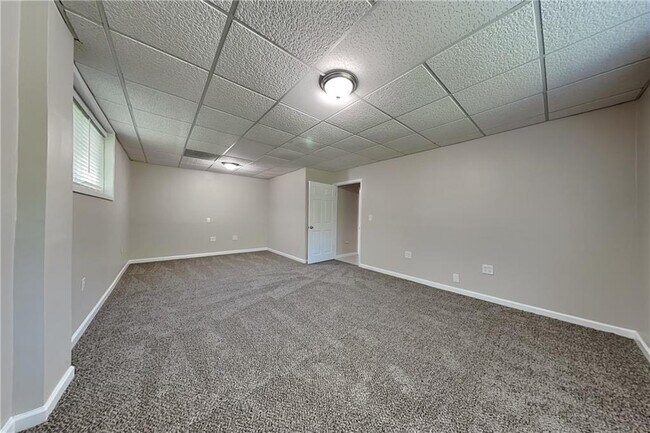 Building Photo - 4 Oak Landing Trail S