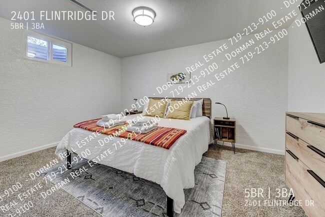 Building Photo - 2401 Flintridge Dr