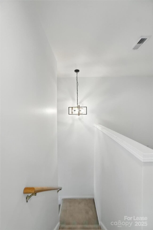 Building Photo - 15554 Stronvar House Ln