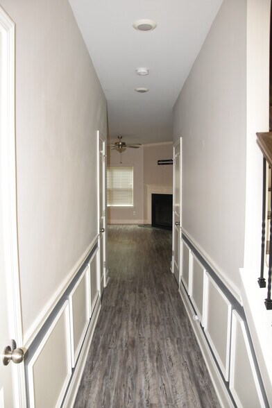 Building Photo - Room in Townhome on Castellan Dr