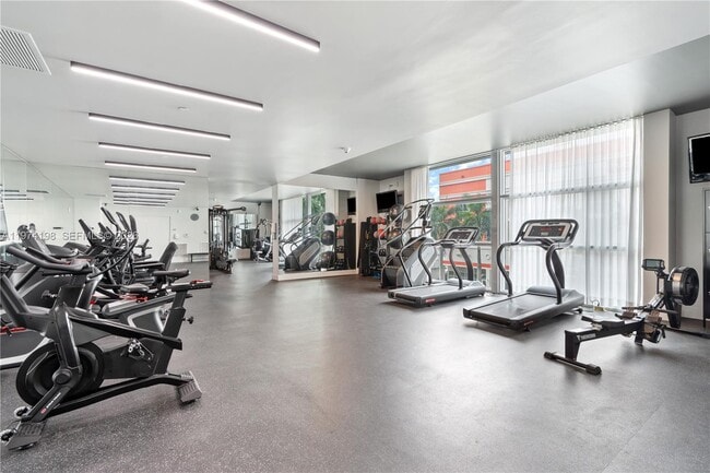 Building Photo - 350 NE 24th St